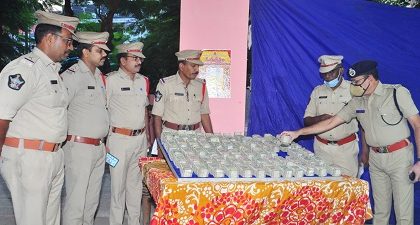 రూ.1.64 కోట్లతో పరారైన నిందితుల అరెస్టు