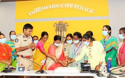 మహిళా పోలీసుల పాత్ర ఎనలేనిది