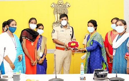సీపీ కాంతి రాణాకు సచివాలయ మహిళా పోలీసుల కృతజ్ఞత