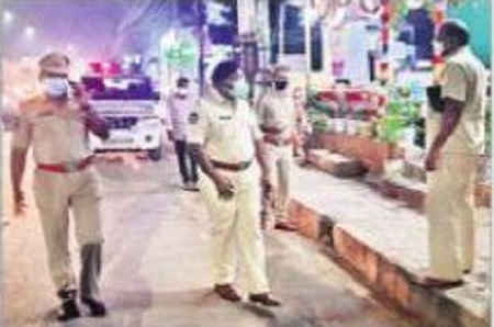 ఫుట్ పాత్ పై ఆక్రమణల తొలిగింపు