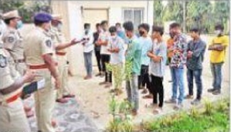 బ్లేడ్, గంజాయి బ్యాచ్‌లకు కౌన్సెలింగ్