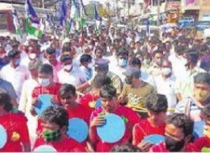 కొత్త జిల్లాలకు జన నీరాజనం