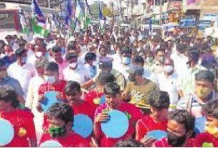 కొత్త జిల్లాలకు జన నీరాజనం