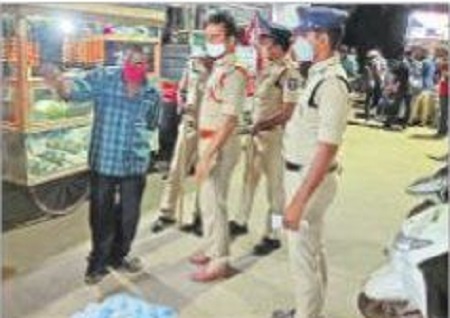 కోవిడ్ నిబంధనలు అతిక్రమిస్తే చర్యలు
