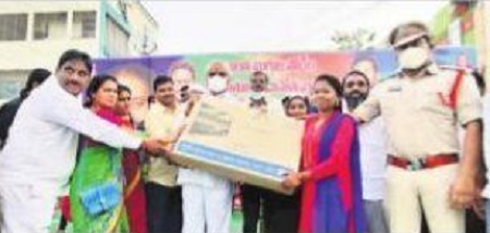 సంస్కృతి, సంప్రదాయాలు చాటేలా..