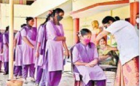 4.92 లక్షల మందికి టీకా