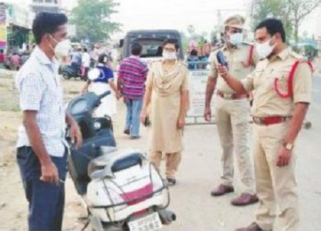 కర్ఫ్యూ ఆంక్షల ఉల్లంఘనలపై కేసు నమోదు