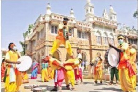 కళలకు ప్రోత్సాహం అవసరం