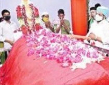 దర్గాలో నేత్రపర్వంగా దీపారాధన