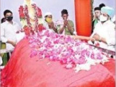 దర్గాలో నేత్రపర్వంగా దీపారాధన