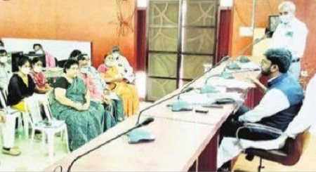 సకాలంలో సమస్యలు పరిష్కరించాలి