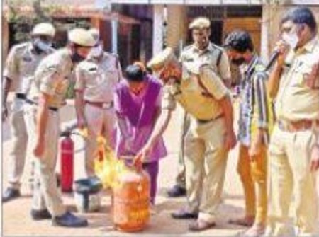 మానవ తప్పిదాలతోనే అగ్ని ప్రమాదాలు