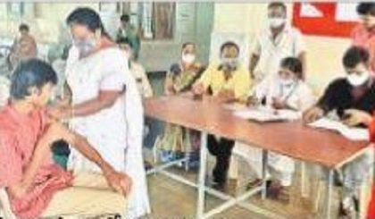 టీనేజర్లకు కోవిడ్ వ్యాక్సిన్‌తో రక్షణ