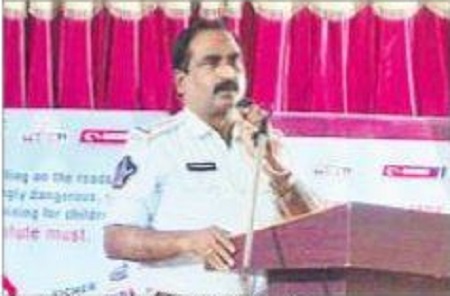ట్రాఫిక్ నిబంధనలు పాటిస్తే ప్రమాదాల నివారణ
