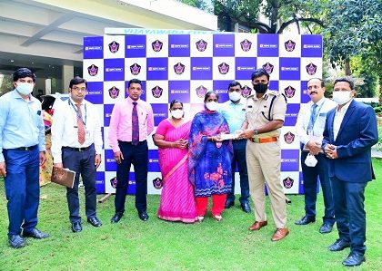 ఉపకార వేతనాల పంపిణీ