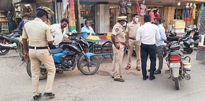 కర్ఫ్యూ ఉల్లంఘనలపై కేసులు
