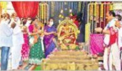 సరస్వతీదేవిగా దుర్గమ్మ దర్శనం