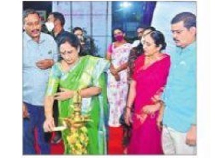 ఆకట్టుకుంటున్న క్రాఫ్ట్ బజార్