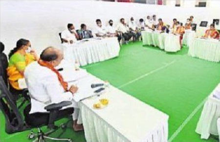 దుర్గగుడి పై త్వరితగతిన అభివృద్ధి పనులు