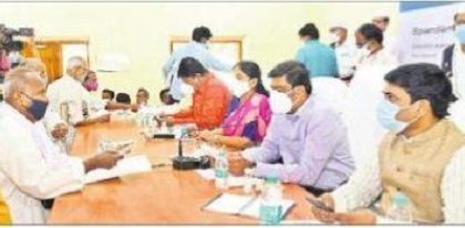 అర్జీల పరిష్కారంలో శ్రద్ధ చూపాలి