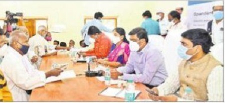 అర్జీల పరిష్కారంలో శ్రద్ధ చూపాలి