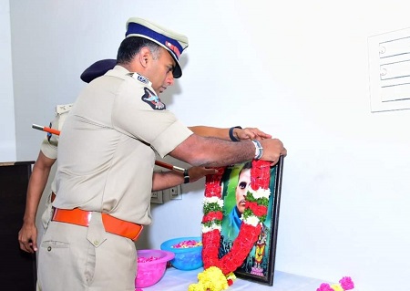 పొట్టి శ్రీరాములు త్యాగాలు, పోరాటాలు ఆదర్శప్రాయం