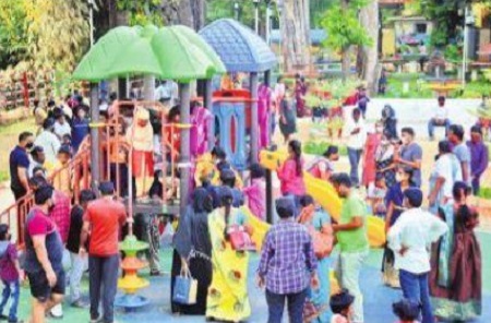 చిన్నారుల సందడి
