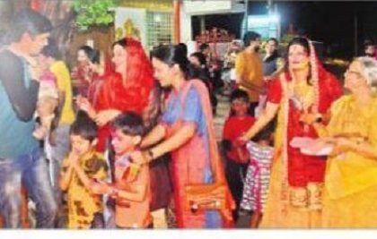 నగరంలో హోలీ సందడి