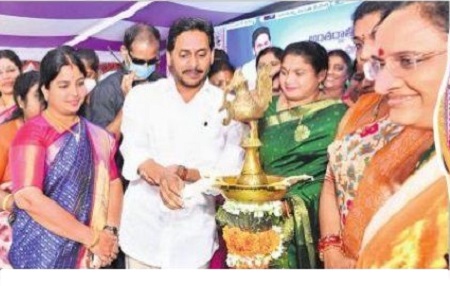 ఆనందం.. అమేయం