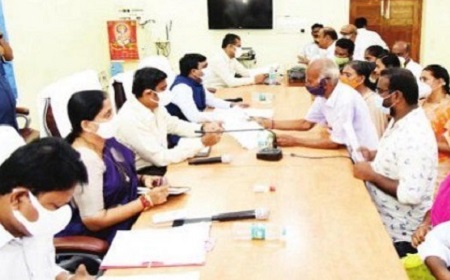 మధ్యాహ్న భోజన పథకాన్ని పరిశీలించాలి