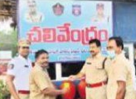 ట్రాఫిక్ పోలీసుల చలివేంద్రం ప్రారంభం