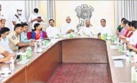 మహిళా దినోత్సవానికి ముస్తాబు