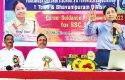 ఆశావాహ దృక్పథం అవసరం