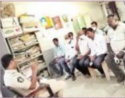 మందుబాబులకు శానిటైజర్లు అమ్మవద్దు