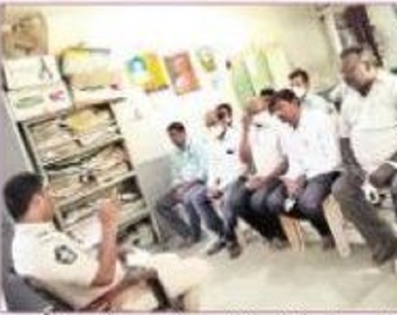 మందుబాబులకు శానిటైజర్లు అమ్మవద్దు
