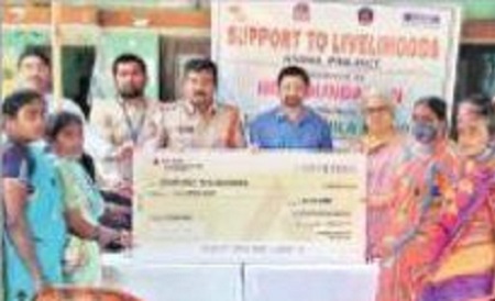మహిళల ఆర్థికాభ్యున్నతికి తోడ్పాటునందించాలి