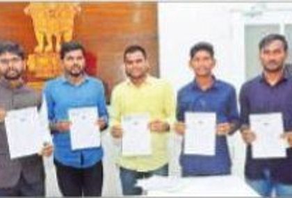 మంచి మార్కులతో ఉత్తీర్ణత సాధించాలి