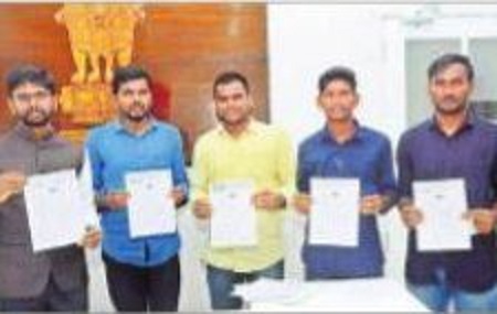 మంచి మార్కులతో ఉత్తీర్ణత సాధించాలి