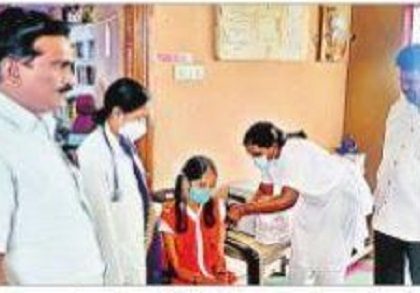 విద్యార్థులకు వ్యాక్సిన్