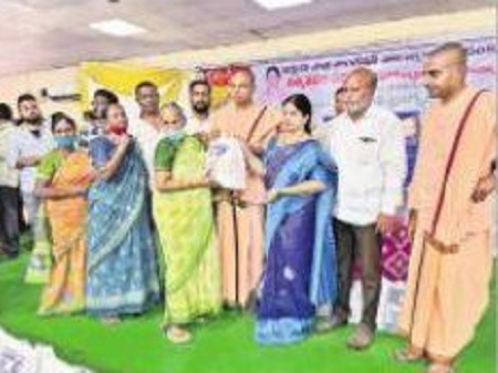 అక్షయ పాత్ర సేవలు అభినందనీయం