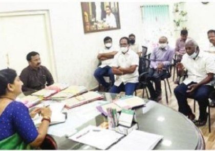 అధికారులకు సహకరించండి