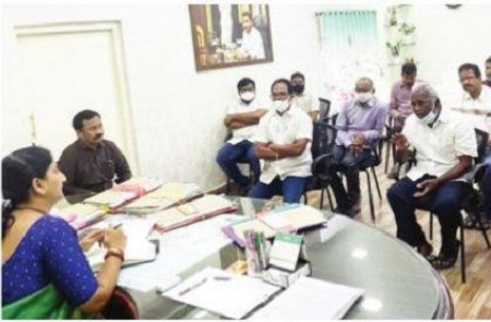 అధికారులకు సహకరించండి