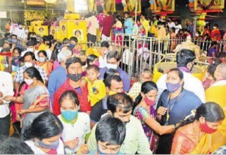 అమ్మవారి దర్సనానికి పెరిగిన రద్దీ