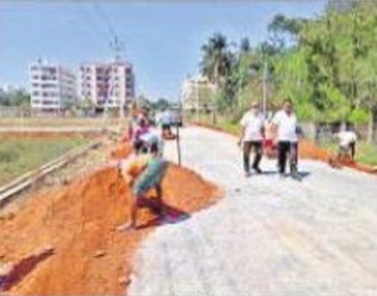రహదారుల నిర్మాణం వేగవంతం