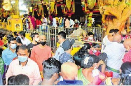 దుర్గమ్మ సన్నిధిలో భక్తుల రద్దీ