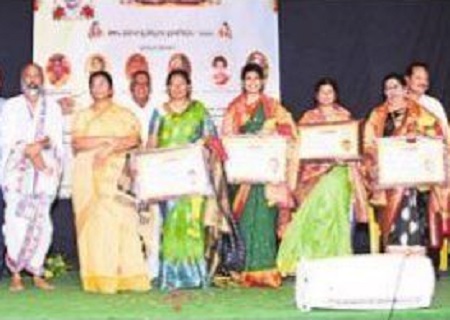 దేశ పూరోభివృద్ధిలో మహిళల పాత్ర కీలకం