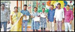 విద్యార్థులకు బహుమతుల ప్రదానం