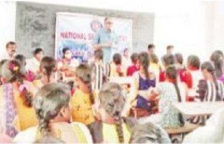 దిశ యాప్ తో విద్యార్ధినులకు రక్షణ