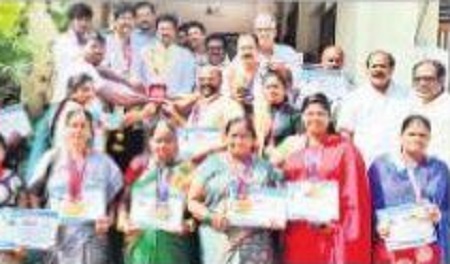 ఈత కొలనులో  'పేట'  సత్తా