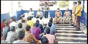 చట్టాలపై అవగాహన కలిగి ఉండాలి